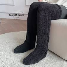 Fluffy Feet – Lange hyggesokker i blød fleece